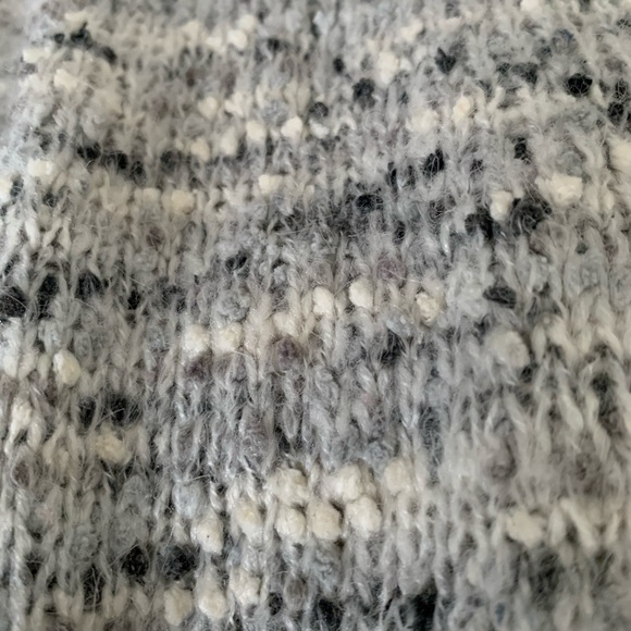 MARLED COZY HIGH~LOW SWEATER - Picture 9 of 10